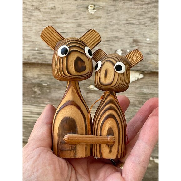 Vintage MCM Carved Wood Hugging Bears Figurine Original tags - Picture 4 of 10